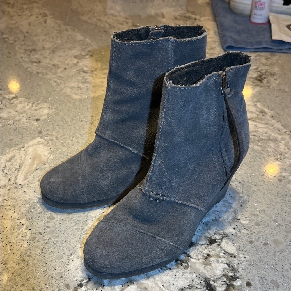 TOM'S Gray Suede Leather Desert Wedge Ankle Bootie Size 6.5 - Picture 10 of 10
